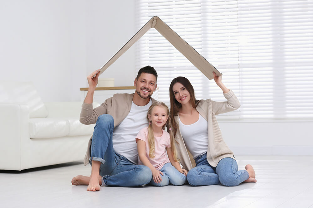 Une famille s'installe dans son nouveau logement.