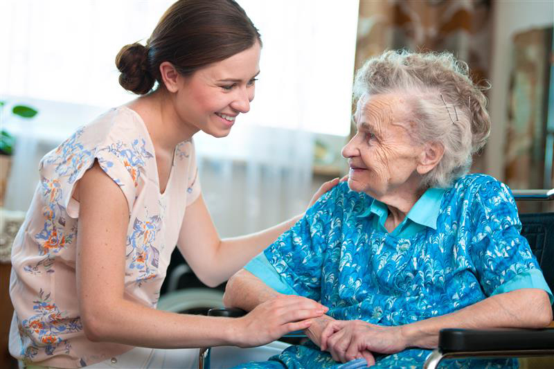Aidants : mieux concilier vie professionnelle et obligations familiales